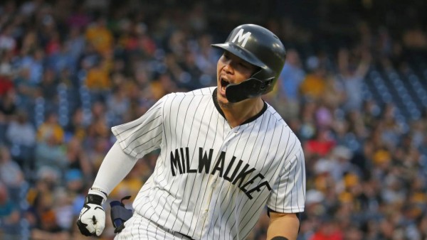 Los exorbitantes salarios de los compañeros de Mauricio Dubón en los Cerveceros de Milwaukee