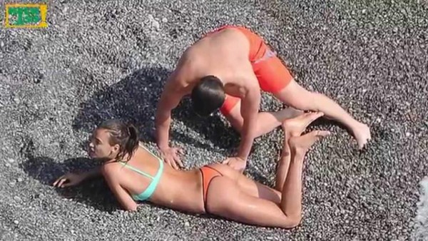 Entre rumores de embarazo, playas y besos, así es la vida de Irina Shayk lejos de Cristiano