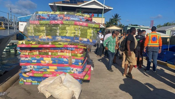 ¡Apocalíptico! Imágenes dolorosas de la devastación que dejó el incendio que arrasó la isla de Guanaja