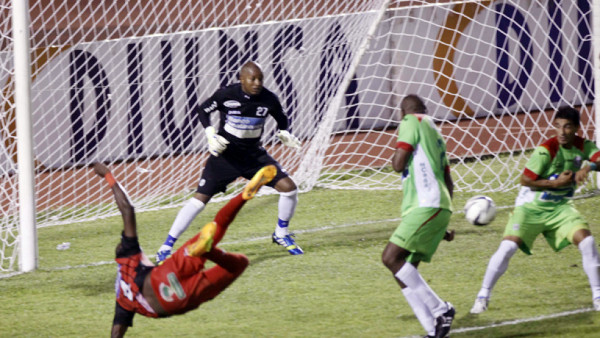 Marathón decepciona y el Savio le remonta