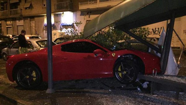 Destrozaron sus autos: Los cracks del fútbol que son un peligro al volante