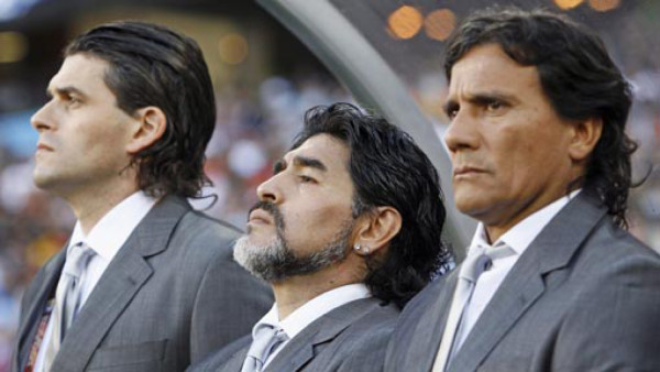 'Maradona debe seguir con la selección'