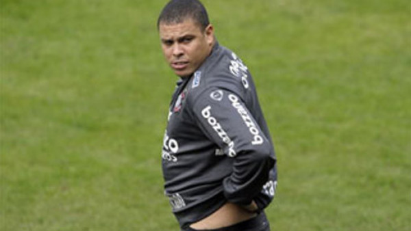 Ronaldo apareció con unos 'kilos'
