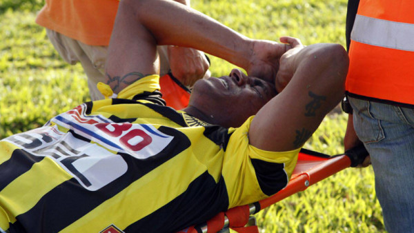 Costly se lesiona y sufre esguince de tobillo