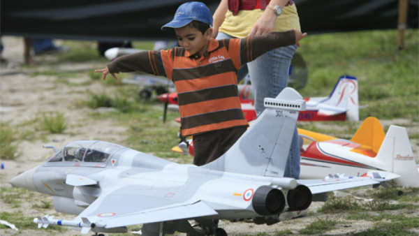 DIEZ te invita al show de Aeromodelismo