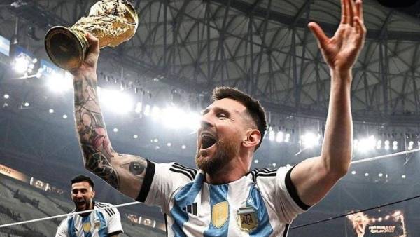 Leo Messi tiene siete balones de oro y recientemente ganó la Copa del Mundo en Qatar 2022.