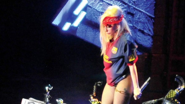 ¡Los famosos tienen su equipo para el clásico español Barcelona-Real Madrid!