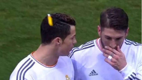 Las 10 cosas más extrañas lanzadas a un campo de fútbol