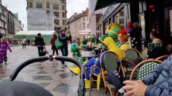 Jugadores del Leicester City se disfrazaron para celebrar su liderato