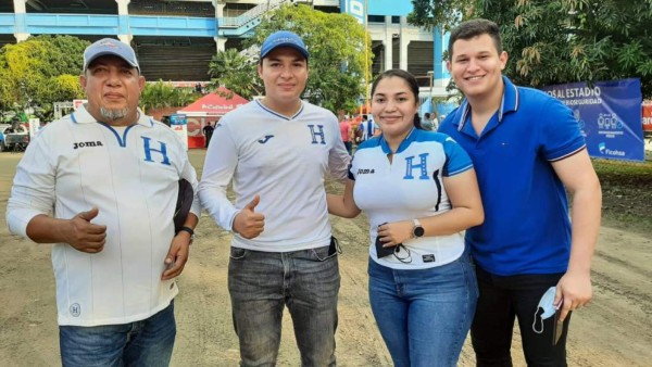 Honduras vs Panamá: El estadio Olímpico con lona, anillos de seguridad y primeros hinchas en llegar