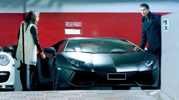 Cristiano Ronaldo presume de sus autos en Instagram