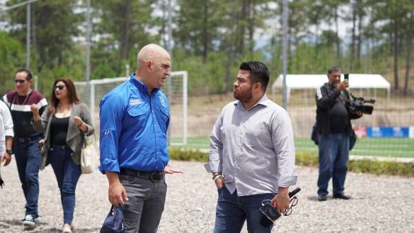 Tato Saybe habló con el periodista de DIEZ, Gustavo Roca, sobre los planes del Olimpia. Foto: Mauricio Ayala.