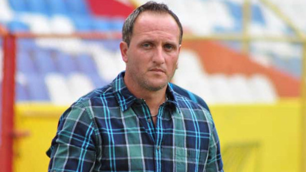 Firpo busca nuevo técnico tras despedir al argentino Cepeda