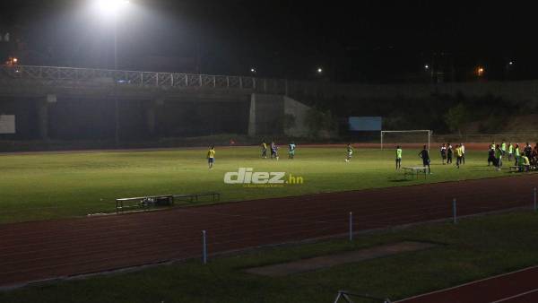 Nuestro fotógrafo tomó varios imágenes en donde podía notar la poca iluminación que habían en el recinto. Foto: Alex Pérez.