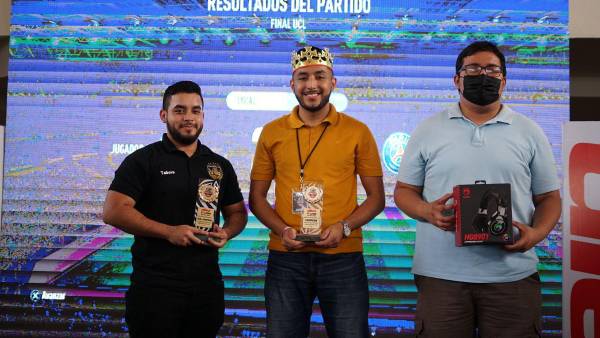 Así se conformó el podio del Rey del Fifón 2022: 1ro. Javier Castellanos, 2do. Carlos Tábora y 3ro. Eduardo Reyes. FOTO: Mauricio Ayala