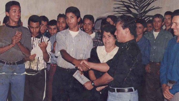 El imperdible álbum de Donis Escober, una de las murallas de Honduras