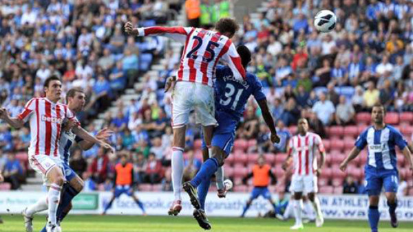 Maynor Figueroa cometió penal en empate de Wigan ante Stoke City
