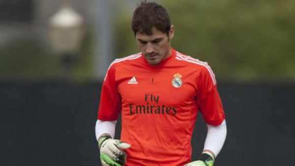 VIDEO: Casillas afina su puntería de penalero goleando a Marcelo