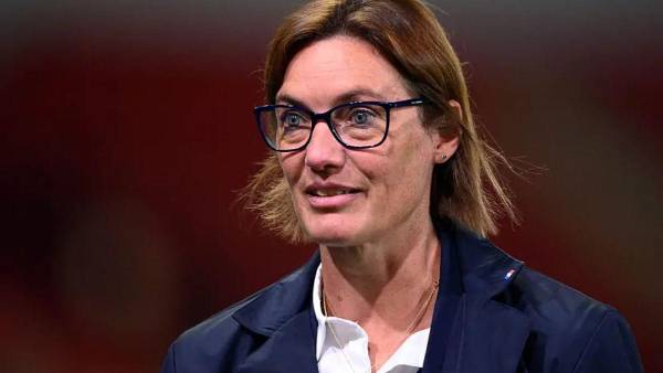 Corinne Diacre fue destituida del cargo de seleccionadora francesa al que llegó en 2017 y para el que tenía contrato hasta 2024.