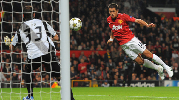 Con doblete de Chicharito, Manchester United logra remontada