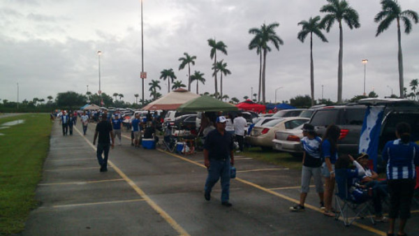 Ambiente catracho en el Sun Life de Miami