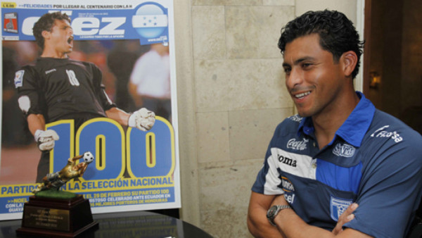 Noel Valladares festejó los 100 partidos con derrota