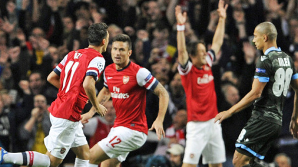 Arsenal derrota a un Nápoles inofensivo y lidera su grupo