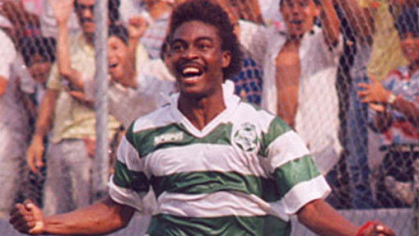 Santos de México podría premiar al hondureño Dolmo Flores