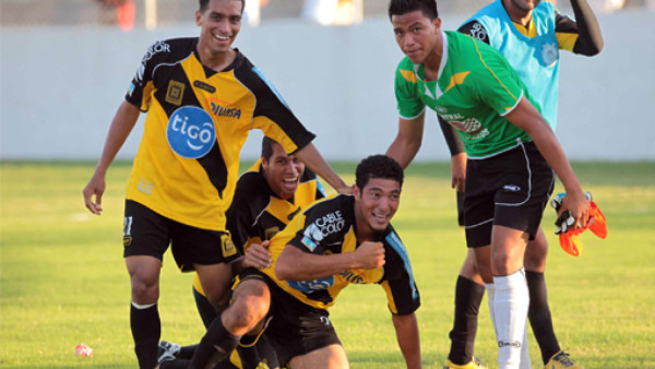 Hispano gana y se aferra a la categoría