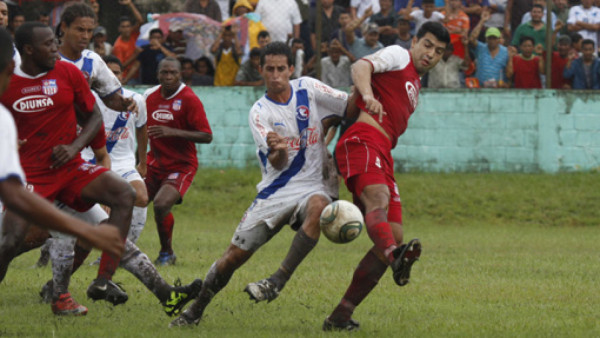 Necaxa-Olimpia salen vivos de Choluteca