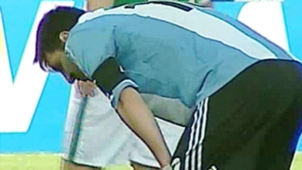 Messi termina vomitando en el descanso del Bolivia-Argentina