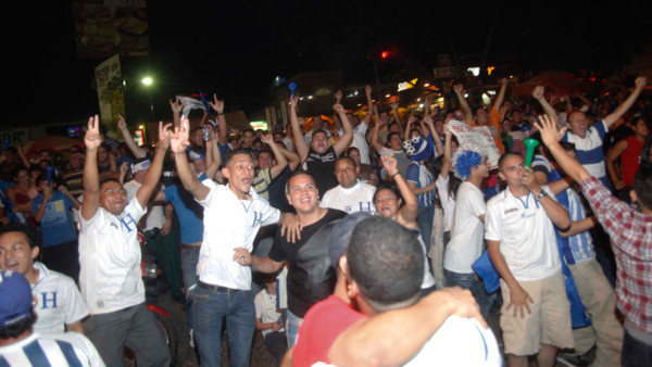 DIEZ TV EN VIVO: Celebración de Mundial en las calles