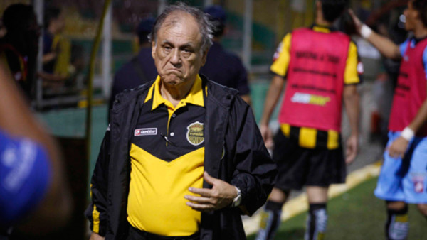 'Los jugadores dicen que se están matando por hacerlo bien': Chelato Uclés