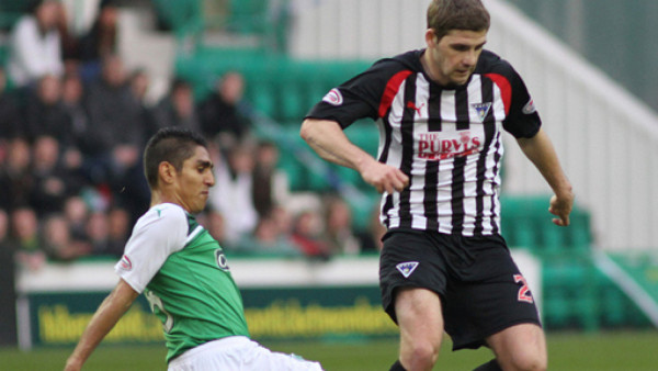 Jorge Claros e Hibernian disfrutan su primera victoria