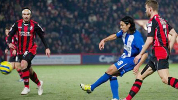 Roger Espinoza elegido 'Mejor Jugador del Wigan”