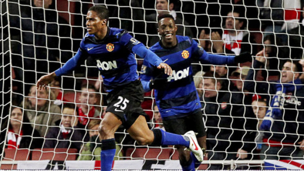 El Manchester United sufre para seguir cerca del City