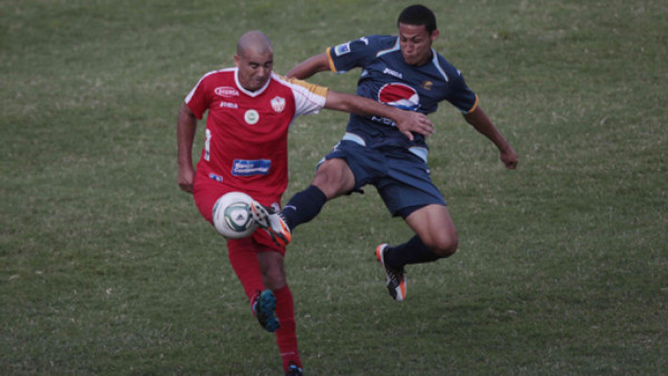 Motagua revive y logra su primer triunfo