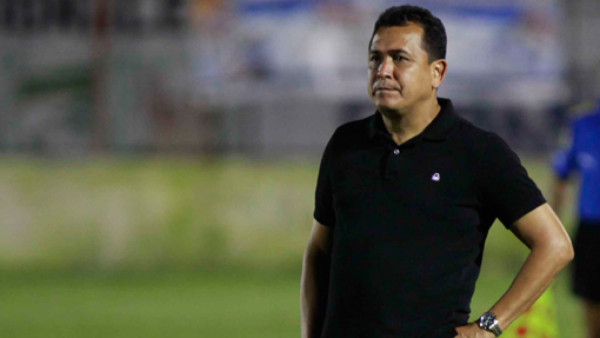 Nahún Espinoza arremete contra arbitraje