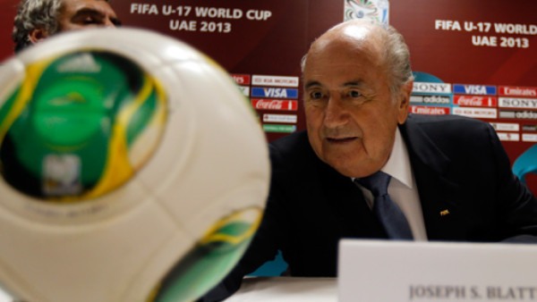 Blatter rechaza jugar Mundial 2022 en enero o febrero