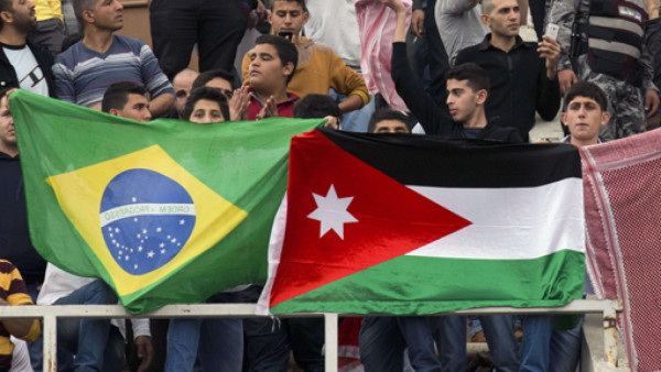 Uruguay golea a Jordania y acaricia el Mundial de Brasil