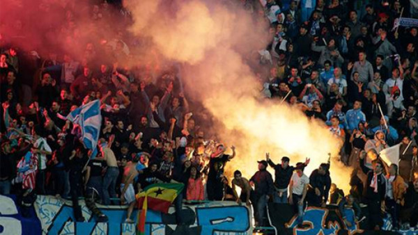 UEFA multa a Nápoles y Marsella por incidentes en Champions