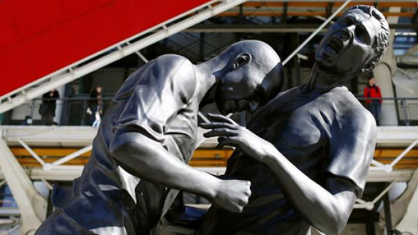 Piden a Zidane solicitar que retiren la estatua del cabezazo