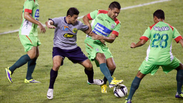 Titubeante debut de Marathón ante Parrillas One