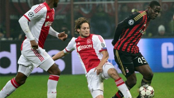 Milan se mete a octavos tras resistir con diez ante Ajax