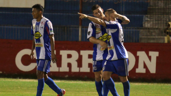 Victoria se lleva el clásico de forma épica