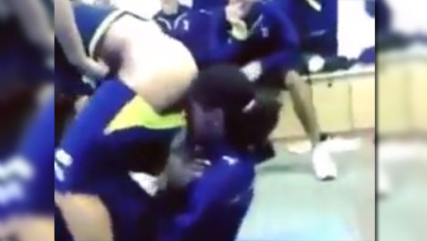 VIDEO: Pesada broma a joven futbolista de Tottenham