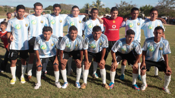 Motagua gana y hace vibrar Langue, Valle