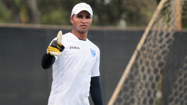 Por lesión, Donis Escober no llegó al entrenamiento