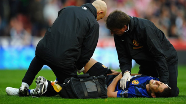 'Chicharito' y Rooney son bajas en Manchester United