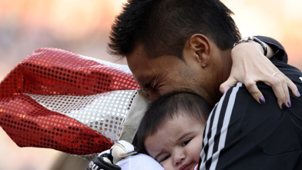 Hinchas de River celebran el ascenso de su equipo